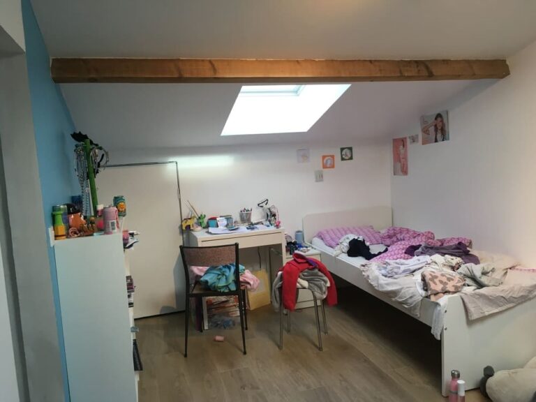 Chambre sous comble après rénovation